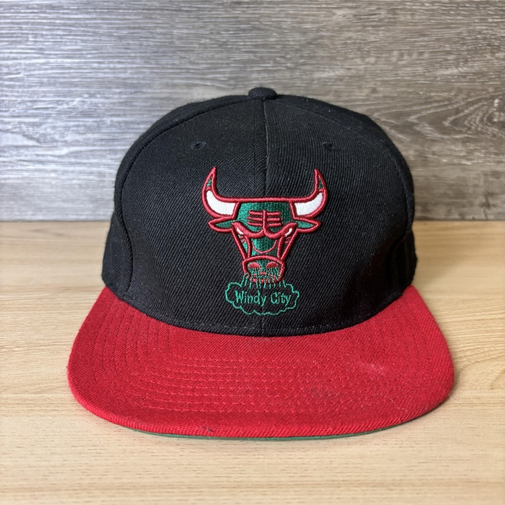 Chicago Bulls Hat Cap Fitted Mens 7 3/8 Black Red NBA Basketball Windy City